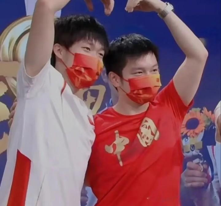 亚运男团金牌稳了？国乒有底气，对手同样不好惹
 
国乒男团亚运夺冠前景如何
不少球迷都在讨论，国乒男团这次亚运会能不能稳稳把金牌收入囊中。客观来说，咱们整体硬实力很强，冲金机会不小，但绝对不能掉以轻心。
 
樊振东、王楚钦一众主力大赛经验双打能力都在线，团队磨合也到位。可外协对手实力不容小觑，韩