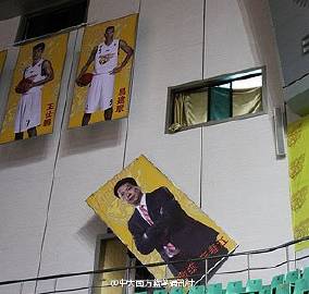 【宏远换帅】CBA今天最重磅的消息无疑是广东宏远队换帅了。据悉，原主教...