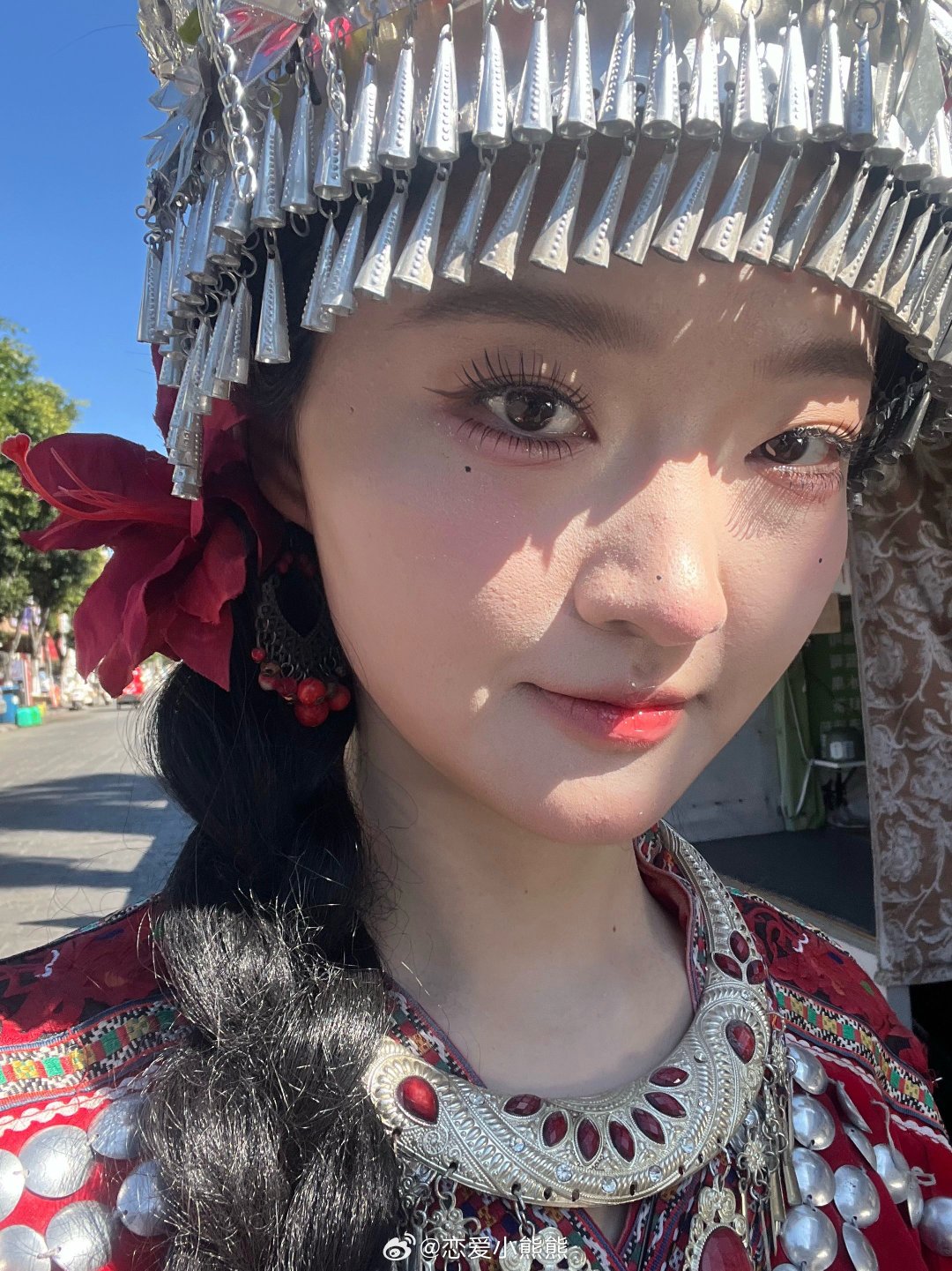 性别：女
城市：重庆市万州区
星座：射手座
年龄：26
身高：163
体重：46kg
工作：公务员
自我介绍：慢热型性格熟悉了是个搞笑女，生活圈子简单，喜欢宅家看综艺，偶尔做做手工平时喜欢看小说
理想的Ta：身高176以上，待人真诚，有责任感，无不良嗜好，遇到问题不冷处理，会沟通  ​
