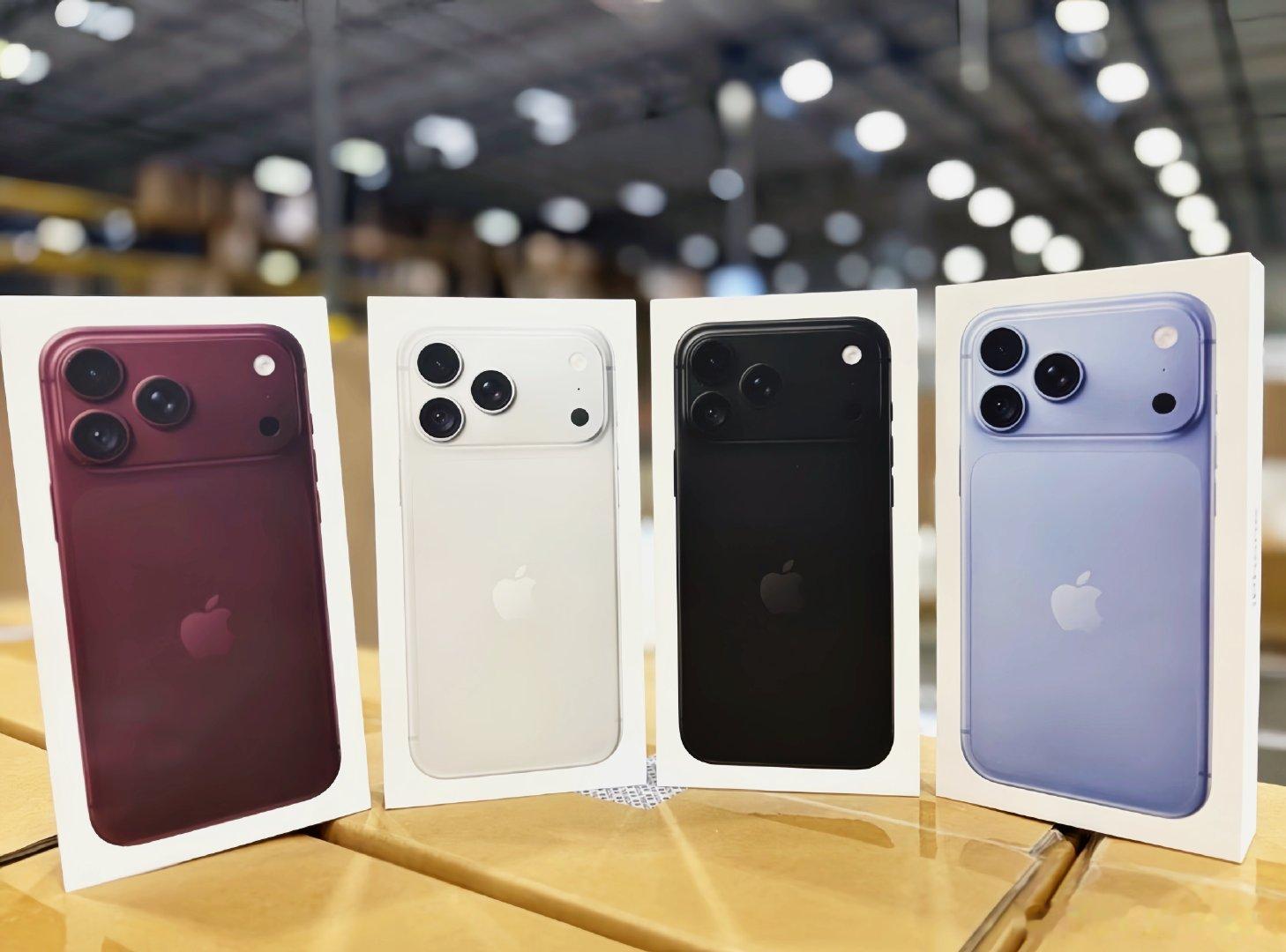今天iPhone 18 Pro/18 Pro Max正式开售，恭喜所有抢到首发的小伙伴，买了什么颜色这里看看？👀

#iPhone18Pro开售# ​