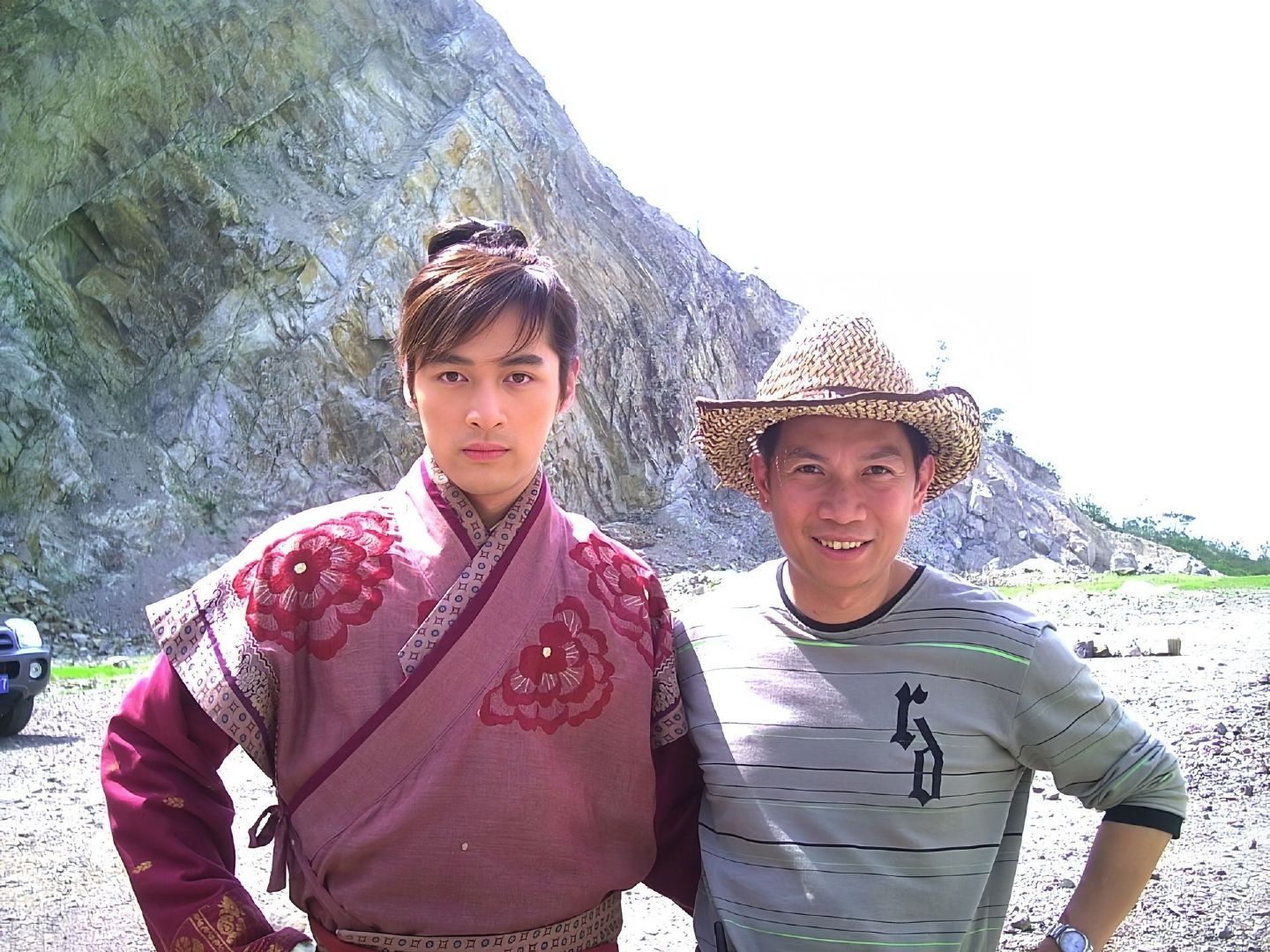 #胡歌[超话]# 
存一些杨健武导演分享的图，演员真的需要信念感，那个吊威亚我真的会忍不住想笑。 ​
