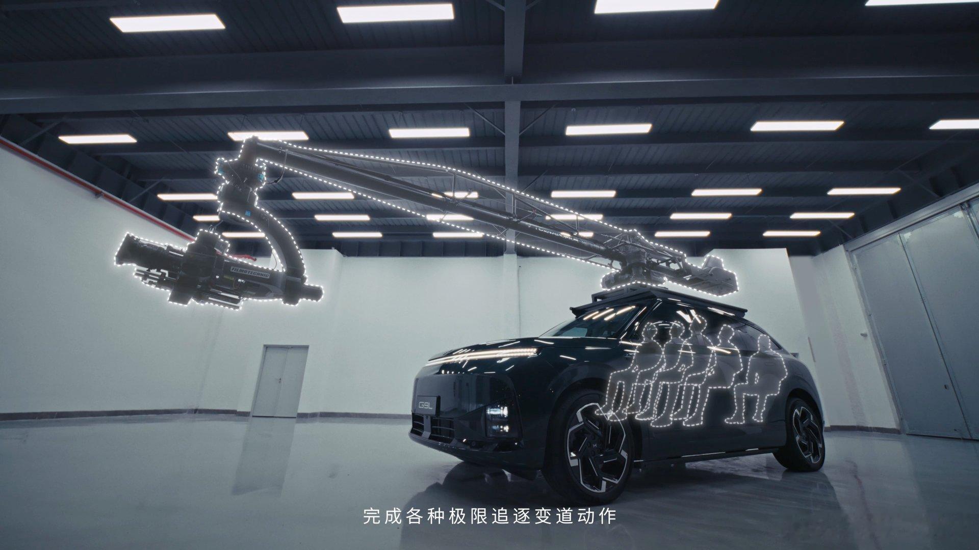 还是鹏鹏会玩，尹正将小鹏G9L爆改为高速移动摄影车，扛着近1吨俄罗斯臂完成影视级飙车大片！

本次整套摄影设备加剧组人员负重近900kg，车辆在近一吨重载状态下完成高速追逐、极限变道，车身素质差点都扛不住，小鹏G9L真顺利完成。

14.1吨车顶承重、56000N·m/deg车身扭转刚度，怪不得能抗住这种极限工况。

#尹正爆改小鹏G9L拍飙车戏#