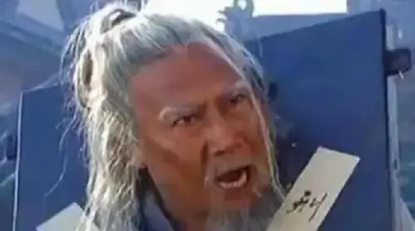 为什么刘邦能放过萧何，朱元璋却不能放过已经77岁的李善长呢？


萧何被从廷尉狱里放出来那天，光着脚进宫谢恩。刘邦看着这个从沛县就跟自己的老臣，没再追究。可就在此前，刘邦在外平叛，几次派使者回关中，问的都是同一句：“萧相国在做什么？”

使者越问越勤，萧何越不安。门客点破：汉王怕你太得关中人心。萧何