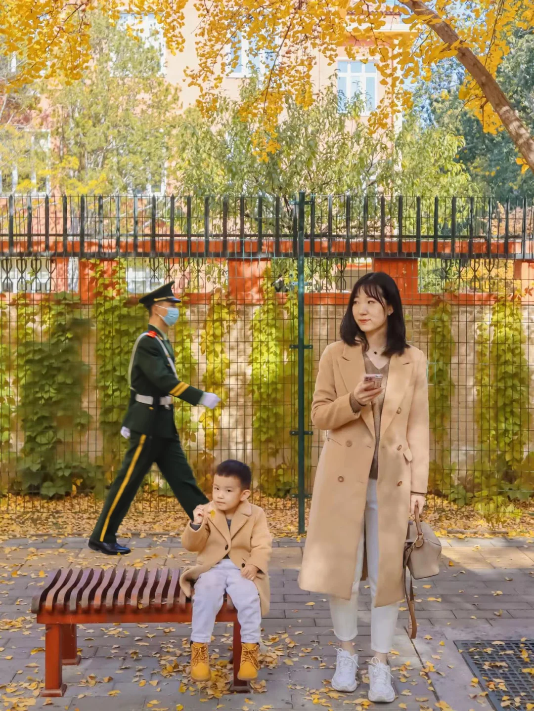 按下快门的那一刻📸 三里屯五街银杏大道