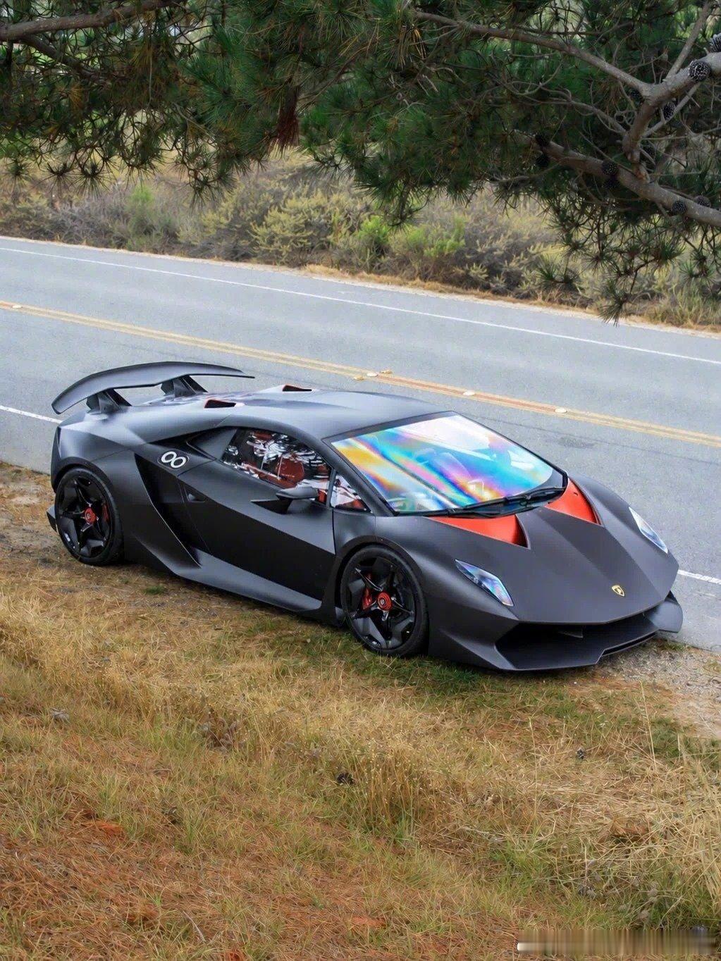 周一早，来感受Lamborghini Sesto Elemento的魅力 ​