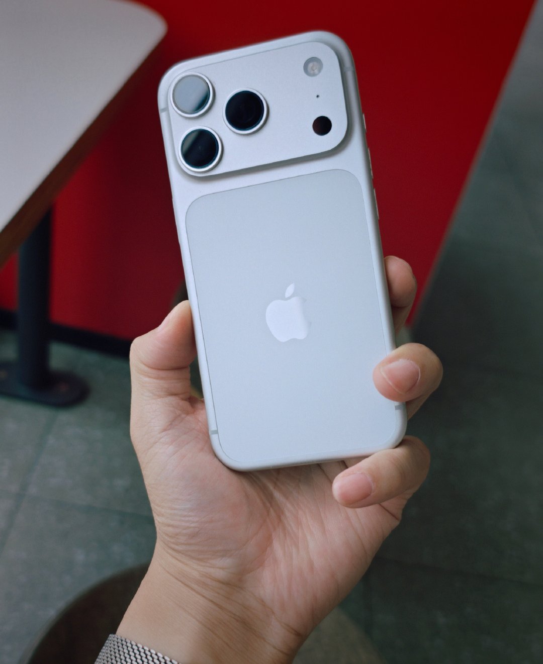 时间过得真快，还有不到一个月iPhone新机就要来了
#这和换头有什么区别啊# ​