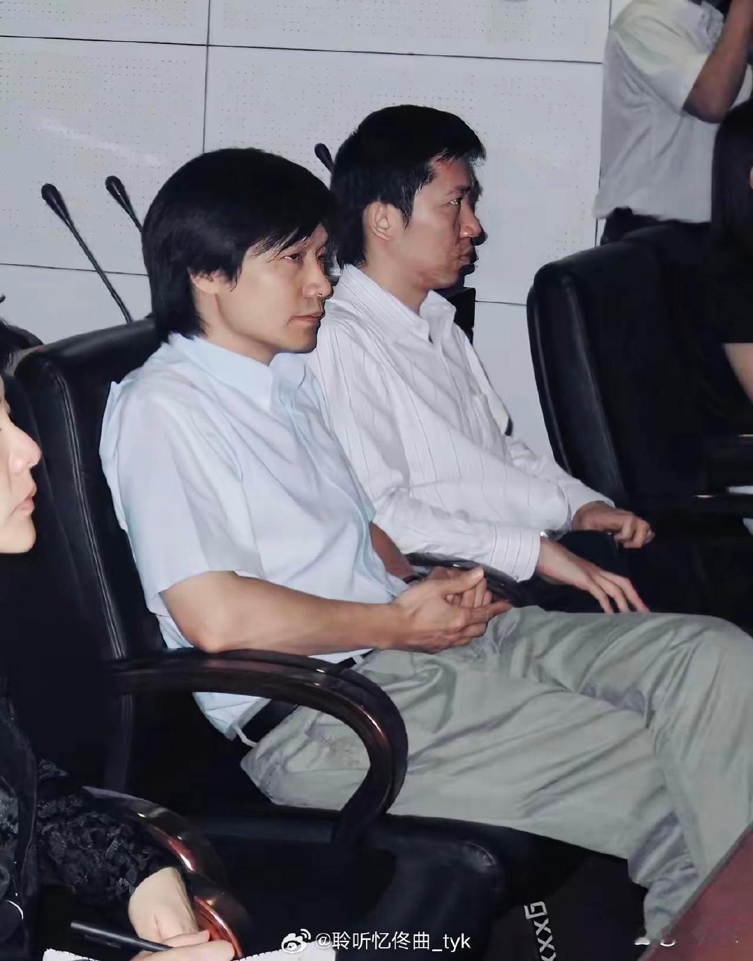 我勒个豆，这是雷军吗？放现在都能出道了 ​
