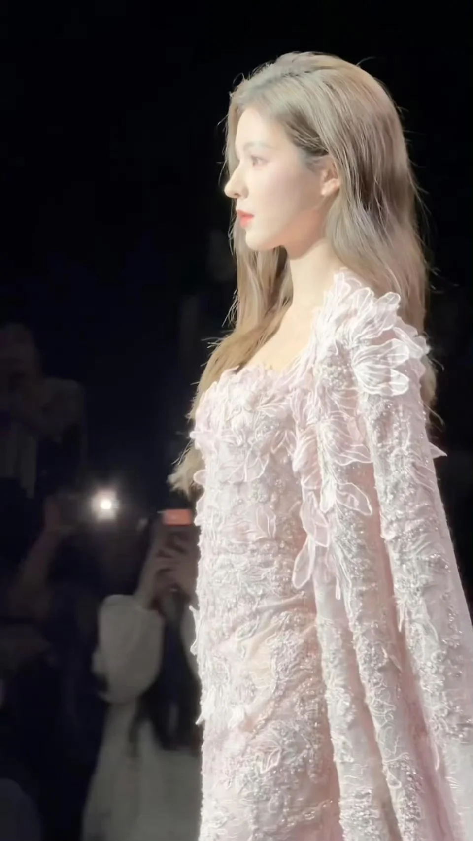 求助❗️怎么才可以像张予曦又白又仙