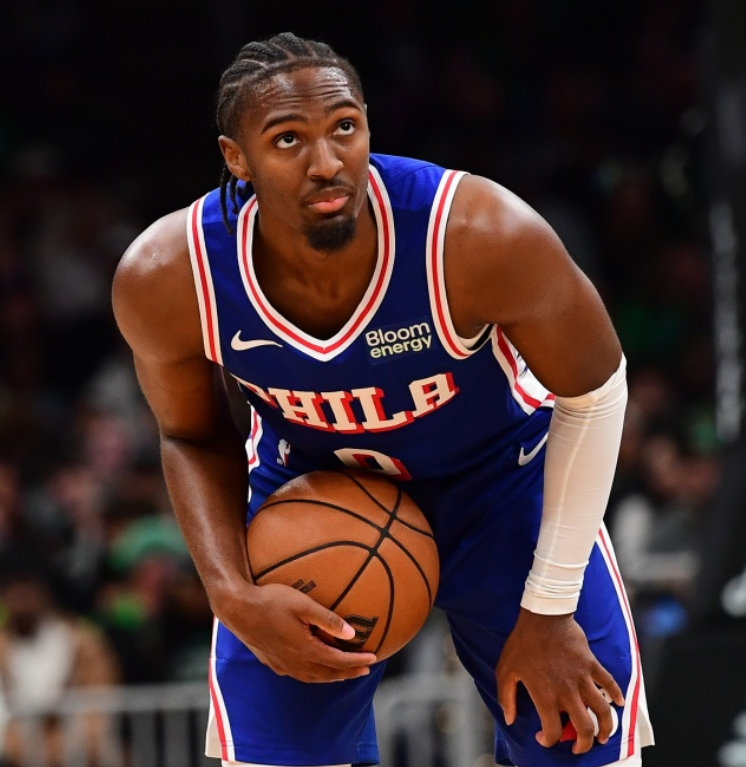NBA季前赛，76人以106-144惨败给凯尔特人。

本场比赛，马克西没有手感。他出战18分08秒，投篮10中2，其中三分6中1，罚球3中3，贡献了8分3篮板4助攻1抢断1盖帽。 ​