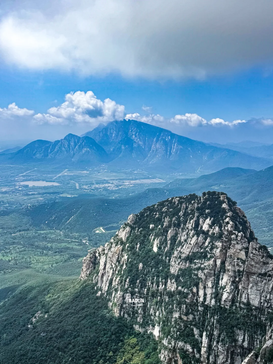 从太室山顶看少室山
