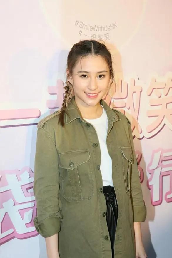 靠开赌场富过几代人的赌王何家，私底下给后代立的第一条铁律，居然是全家上下任何人都不准碰赌。
何超莲在镜头前亲口提过这事，她父亲何鸿燊生前无数次敲打自家人，做生意搞投资都行，唯独这玩意儿谁沾谁完蛋。
这事细想起来其实挺讽刺的。
全天下最懂这套游戏规则的人，反而是对赌桌最敬而远之的人。
老何生前