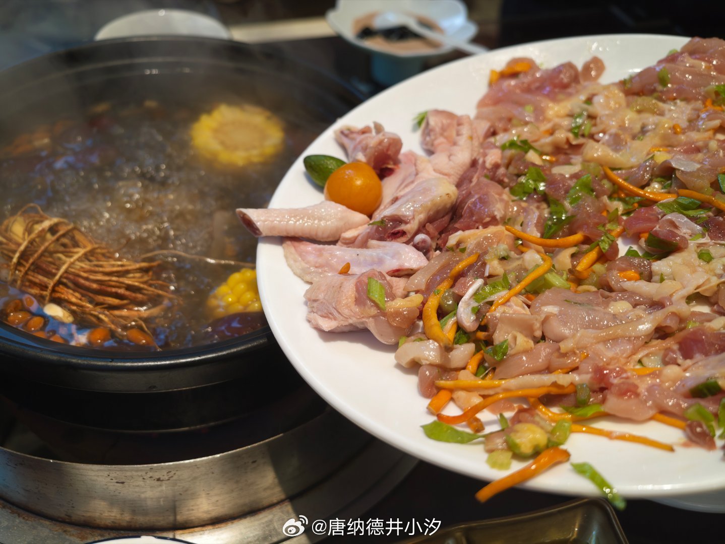 黎巴嫩菜好好吃。
清远鸡煲好好吃。
海鲜捞饭好好吃。
世界和平，好好吃饭[心]
​想推荐所有人去看龙餐馆[泪] ​