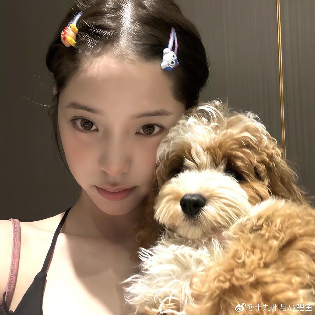#欧阳娜娜[超话]# 世界上最厉害的小狗🐶#欧阳娜娜# ​