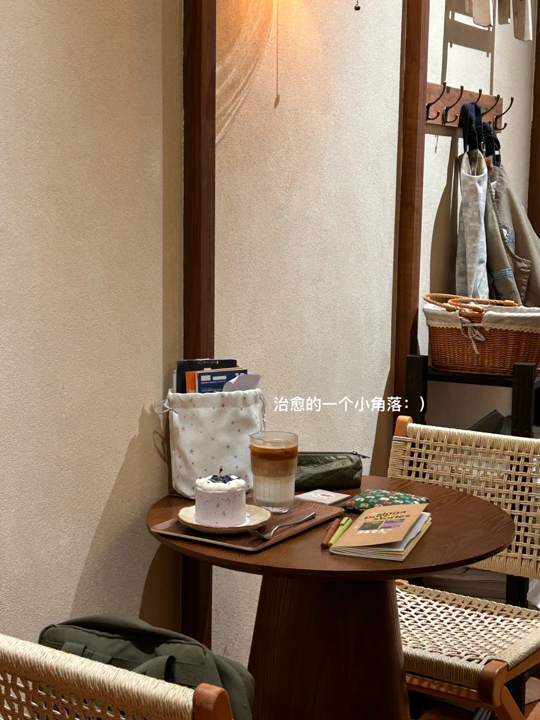 ☕️一个人在咖啡店做手帐、饮咖、吃糕、看小猫