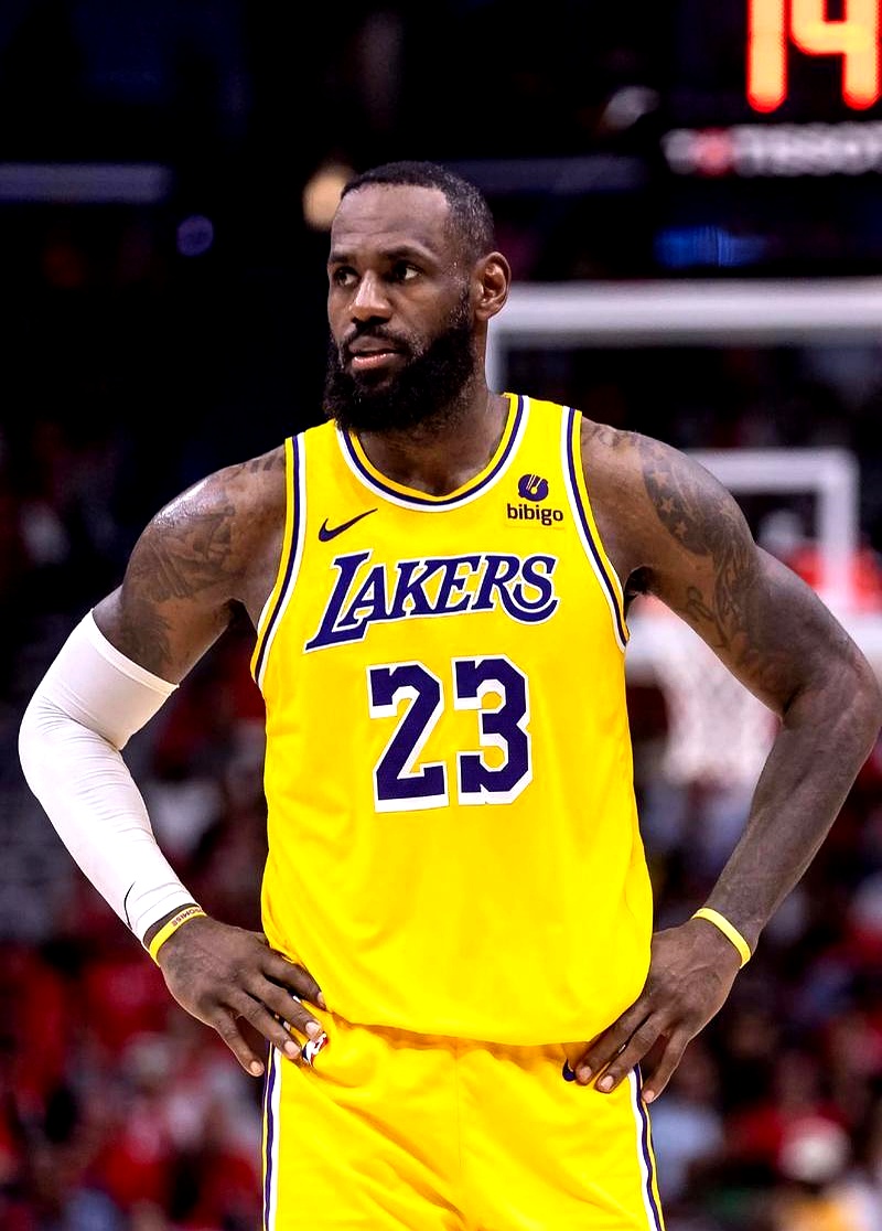 谁敢信，一个41岁的老将，还在季后赛扛着球队往前走。    东契奇和里...