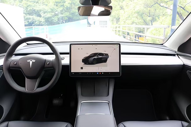 6千公里的二手车，特斯拉Model Y。