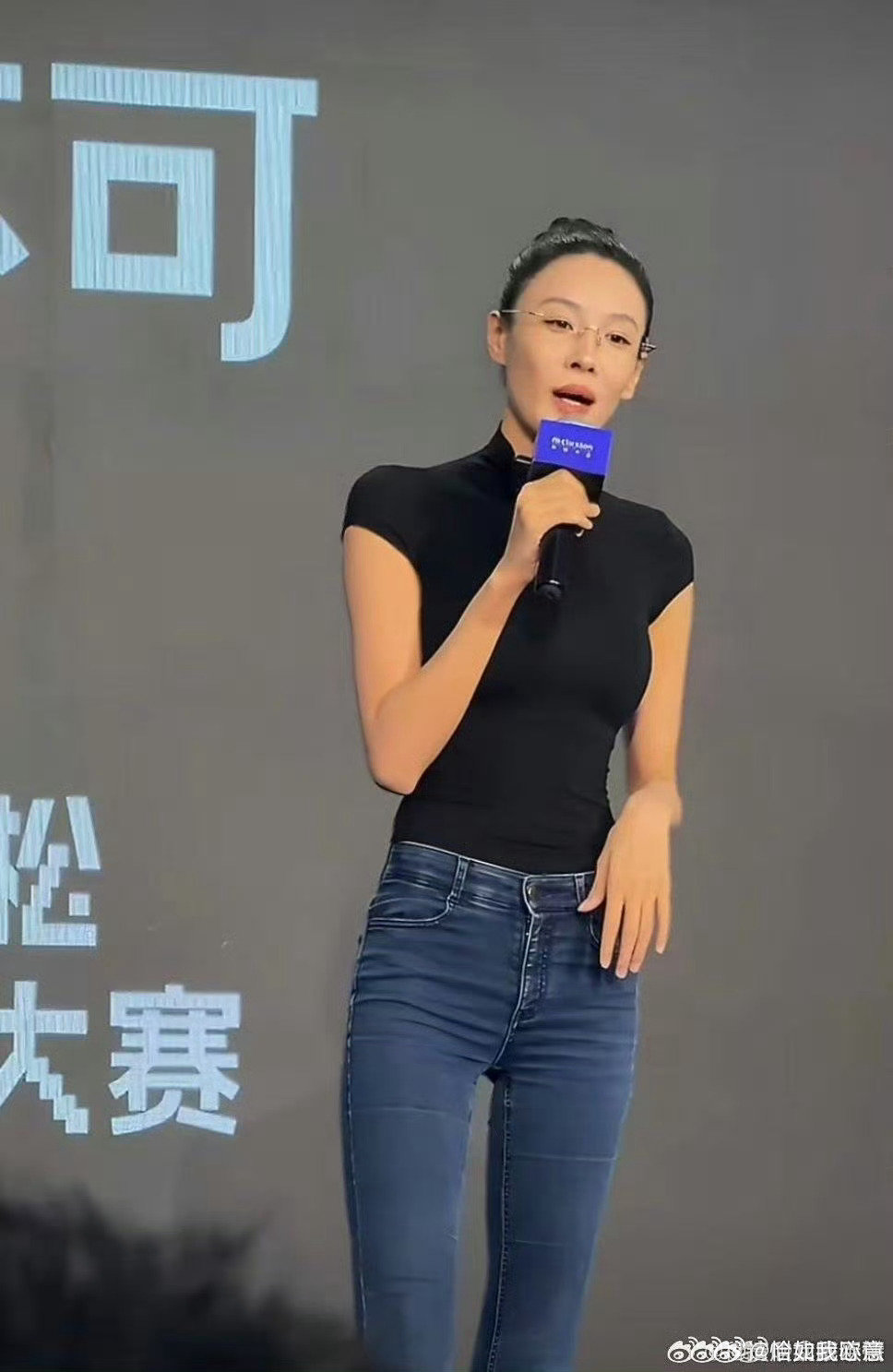 #张蓝心学会AI后把导演蒸馏了# 张蓝心讲自己退役的感悟特别有共鸣，苦练多年的本领遇上时代更迭，战场消失的无力感，正是当下很多人面对AI时内心的真实焦虑#张蓝心说普通人用AI做得比牛来好# ​
