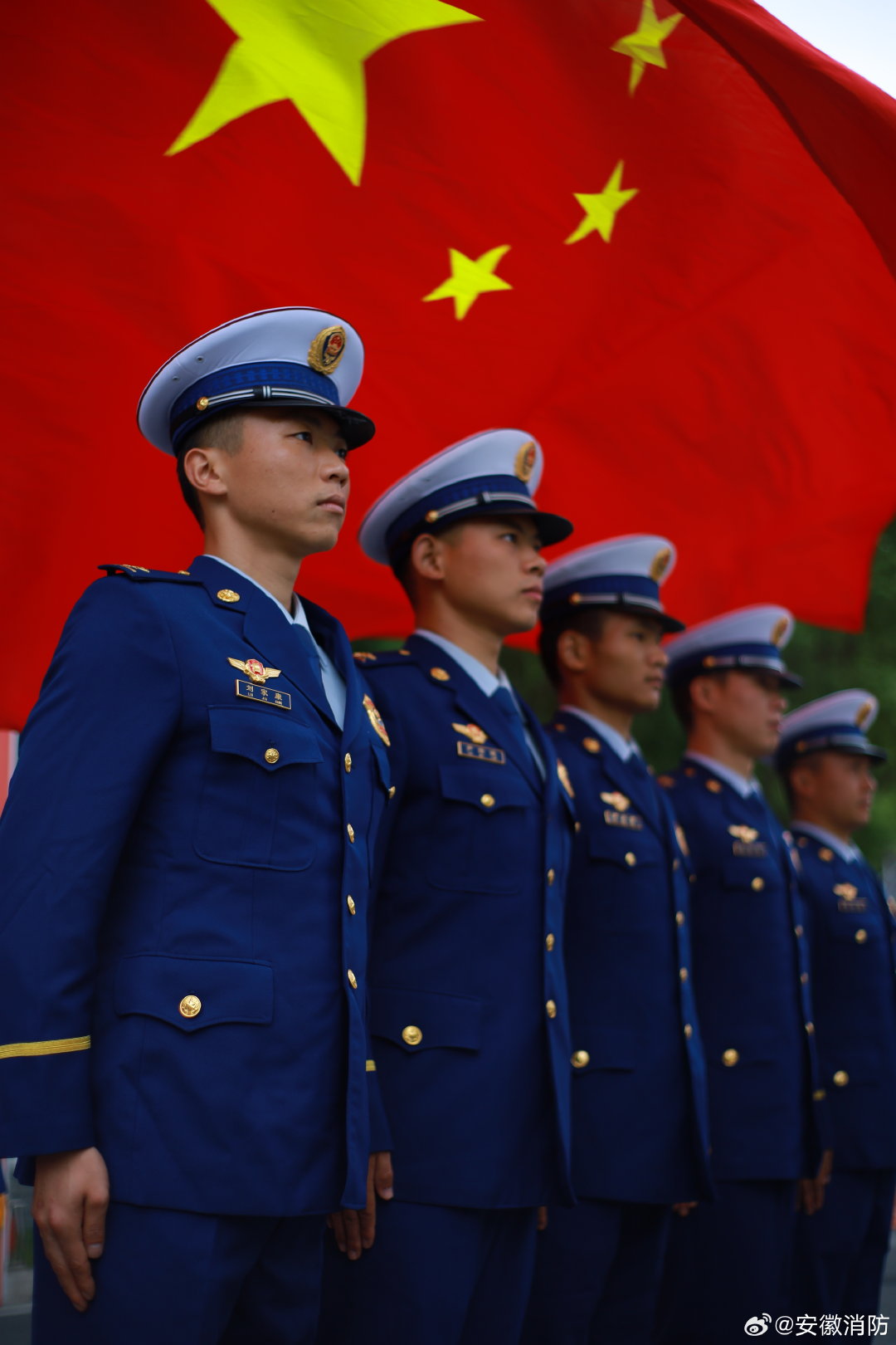 愿你在这个金秋时节
收获满满，幸福安康，笑容常在
晚安[月亮] ​