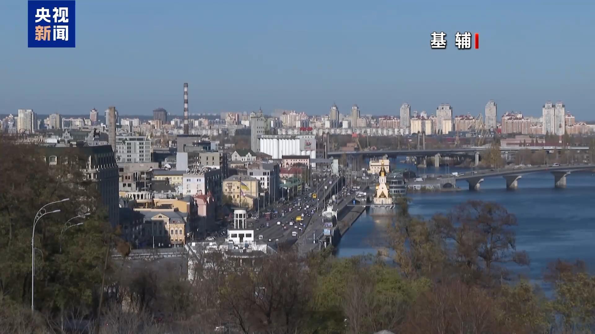 #中俄头条# 【乌克兰称俄罗斯恢复空袭基辅】乌克兰国家紧急情况局7日晚间称，俄军使用无人机袭击了基辅州鲍里斯波尔区等地。俄罗斯在暂停空袭基辅3天后恢复对基辅的空袭。

基辅市军事管理局表示，因面临“敌方”无人机威胁，基辅市已发布防空警报，并敦促市民寻找掩体躲避。

俄罗斯总统新闻秘书佩斯 ​