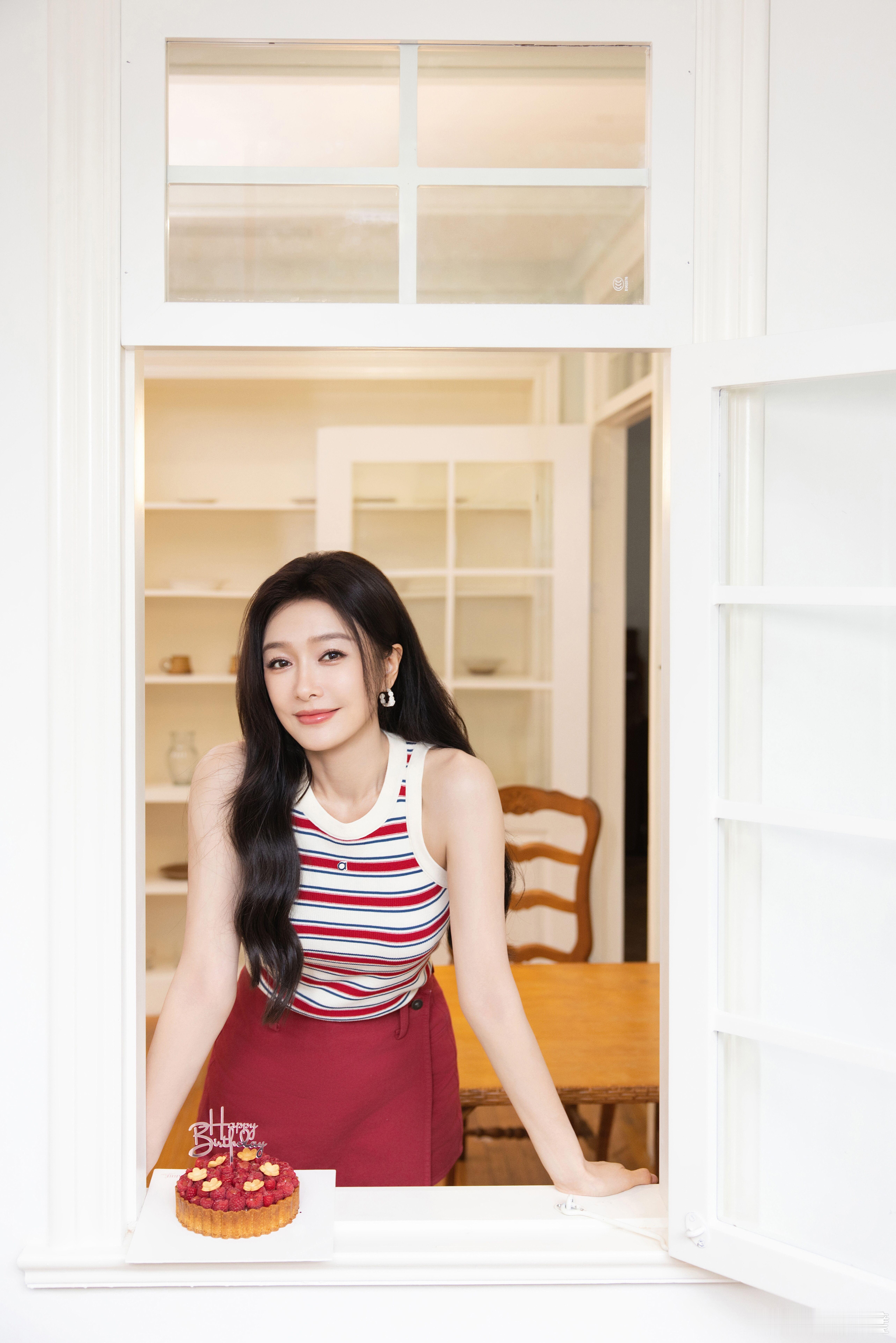 #秦岚[超话]# 她有着难以言喻的气质，美若西施。 ​