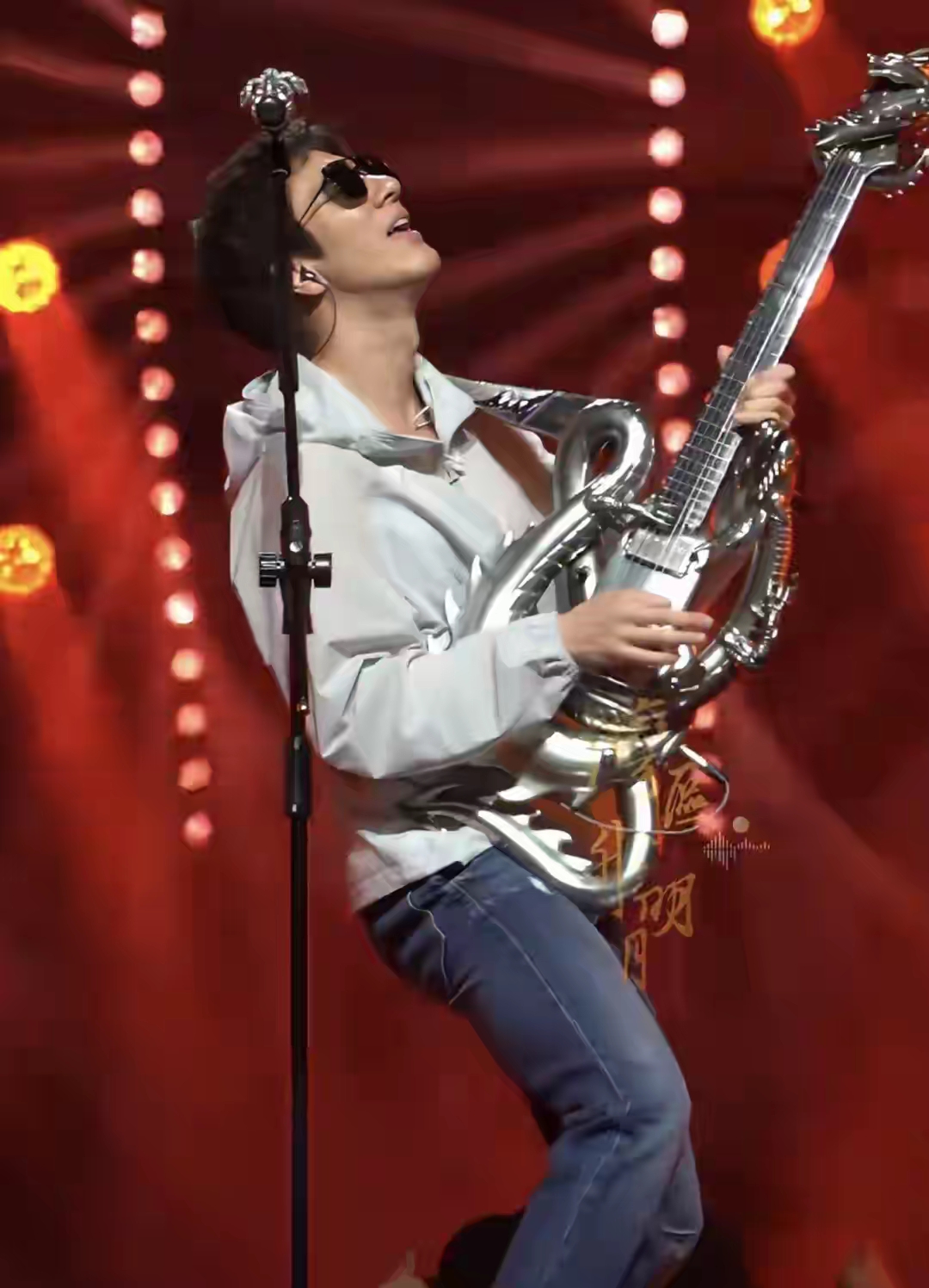 舞台王者回归！大湾区晚会王力宏一曲《盖世英雄》谁的青春回来了