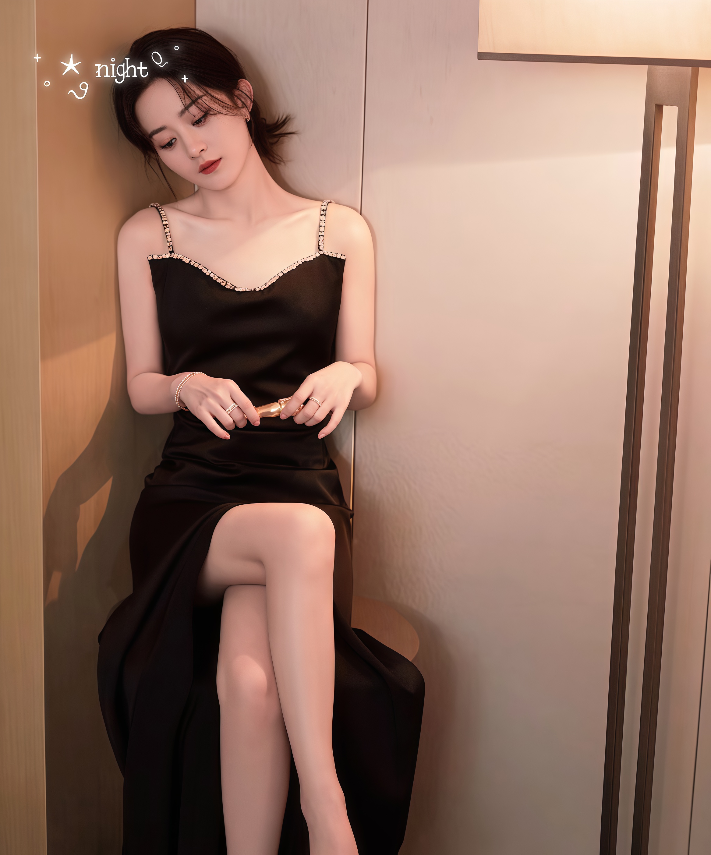 赵丽颖被冯绍峰称为“实在”的人。两人2016年因拍摄《西游记女儿国》传出绯闻，后来被拍到同框。为了澄清两人关系，赵丽颖还晒出劈叉图，网友惊呼“惊艳”。此后，两人低调交往，没过多久就结婚生子。   也有传言，说赵丽颖与冯绍峰妈妈不对付。冯绍峰放弃高价合约，干脆和赵丽颖结束这段关系。   婚后生活中，赵
