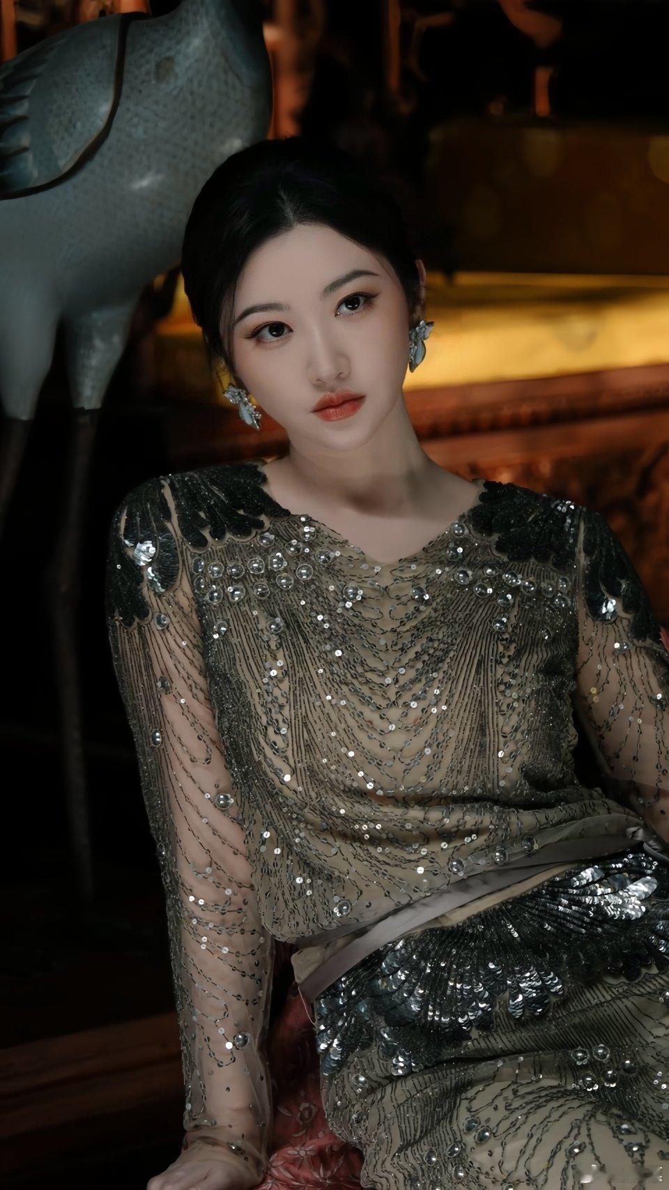 #景甜[超话]# 感觉空气都是甜甜的，美得我不知天地为何物了[么么哒]​