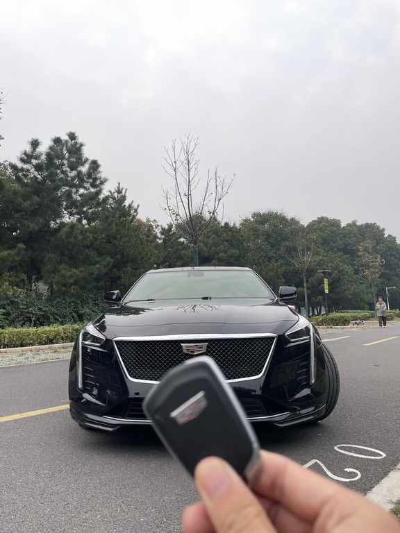 出车自用19年凯迪拉克CT6领先，跑了十五万公里，现在还能值多少？
#凯迪拉克#CT6
