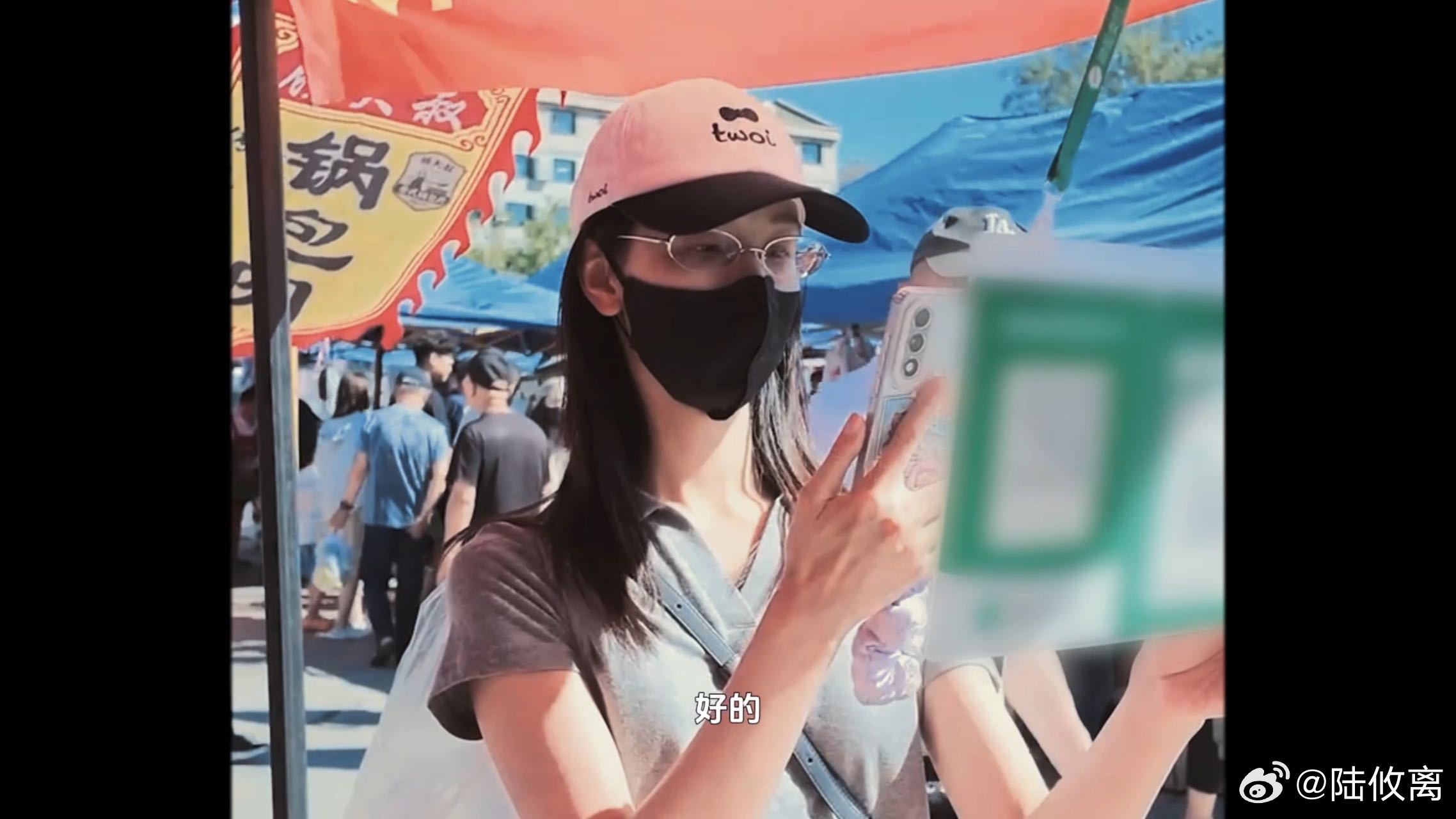 完全共情陈都灵，每次逛市集眼里只有碳水美食，她也一样，从头到尾都在搜罗...