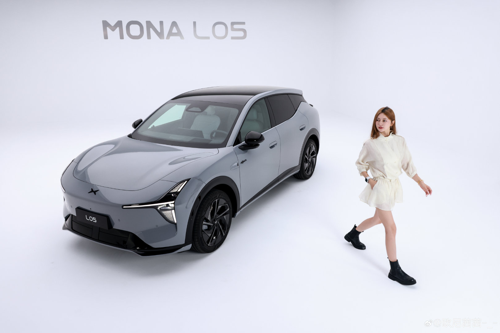 少年感拉满的一台 SUV，小鹏mona L05#小鹏mona全球首秀# 后两张是我的摄影拍的。请评价哈哈 ​