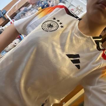 指望老德还得有些时日 连球衣都是<br />🇩🇪区先买件24欧洲杯...