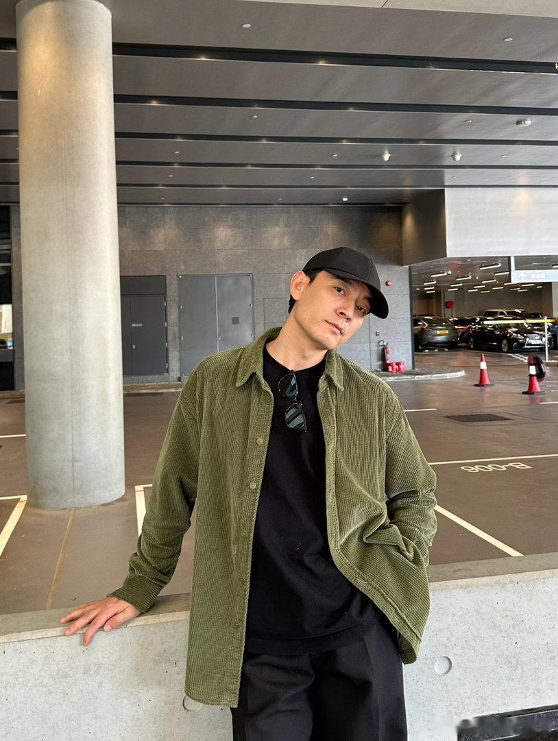 #李光洁叔圈Luke##李光洁太有Luke味儿了##披荆斩棘##李光洁[超话]#李光洁这组图要素拉满，每一处细节都很加分，叔圈Luke的氛围感扑面而来，越看越有味道。 ​