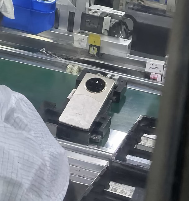 疑似华为Mate 90系列真机曝光！