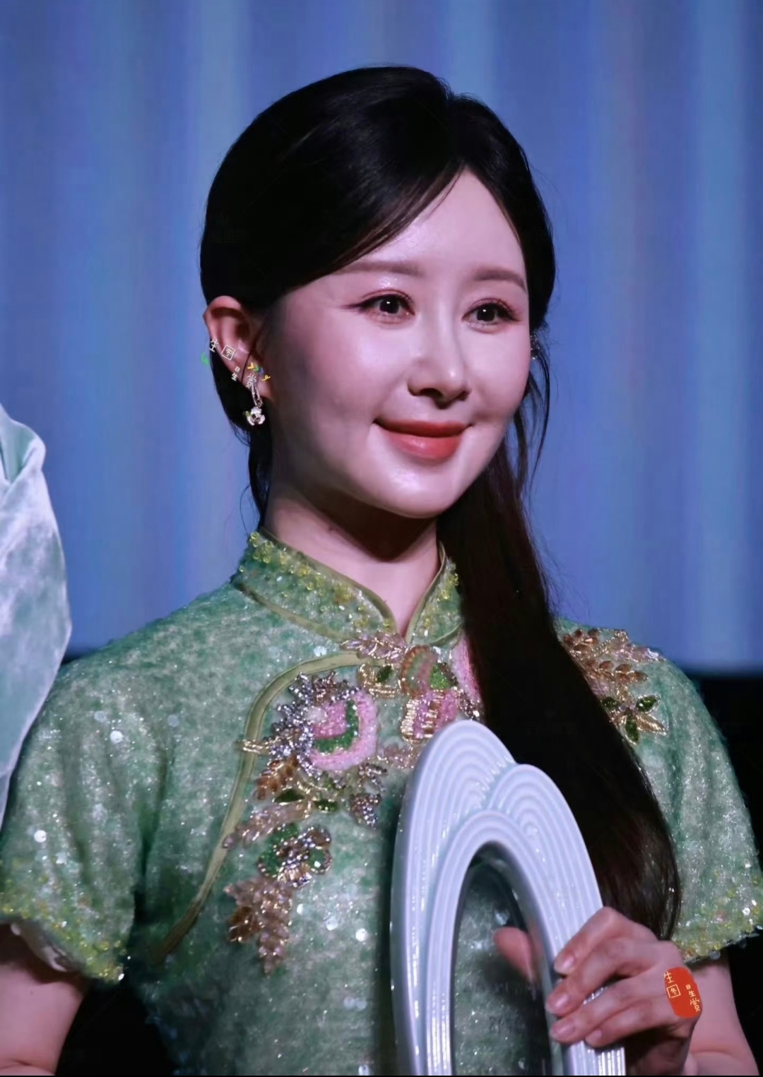 舒畅怎么成这样子了？
撞脸杨紫了