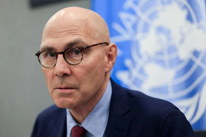 【V速报｜#联合国专员称AI或构成生存威胁#】#联合国专员呼吁加强AI监管#

据路透社报道，联合国人权事务高级专员沃尔克·图尔克警告称，AI对人类构成“生存”威胁，呼吁采取严格措施对人工智能进行监管。他在联合国人权理事会第63届会议上说：“我和业内专家一样担忧，先进的人工智能系统可能对人类构成 ​