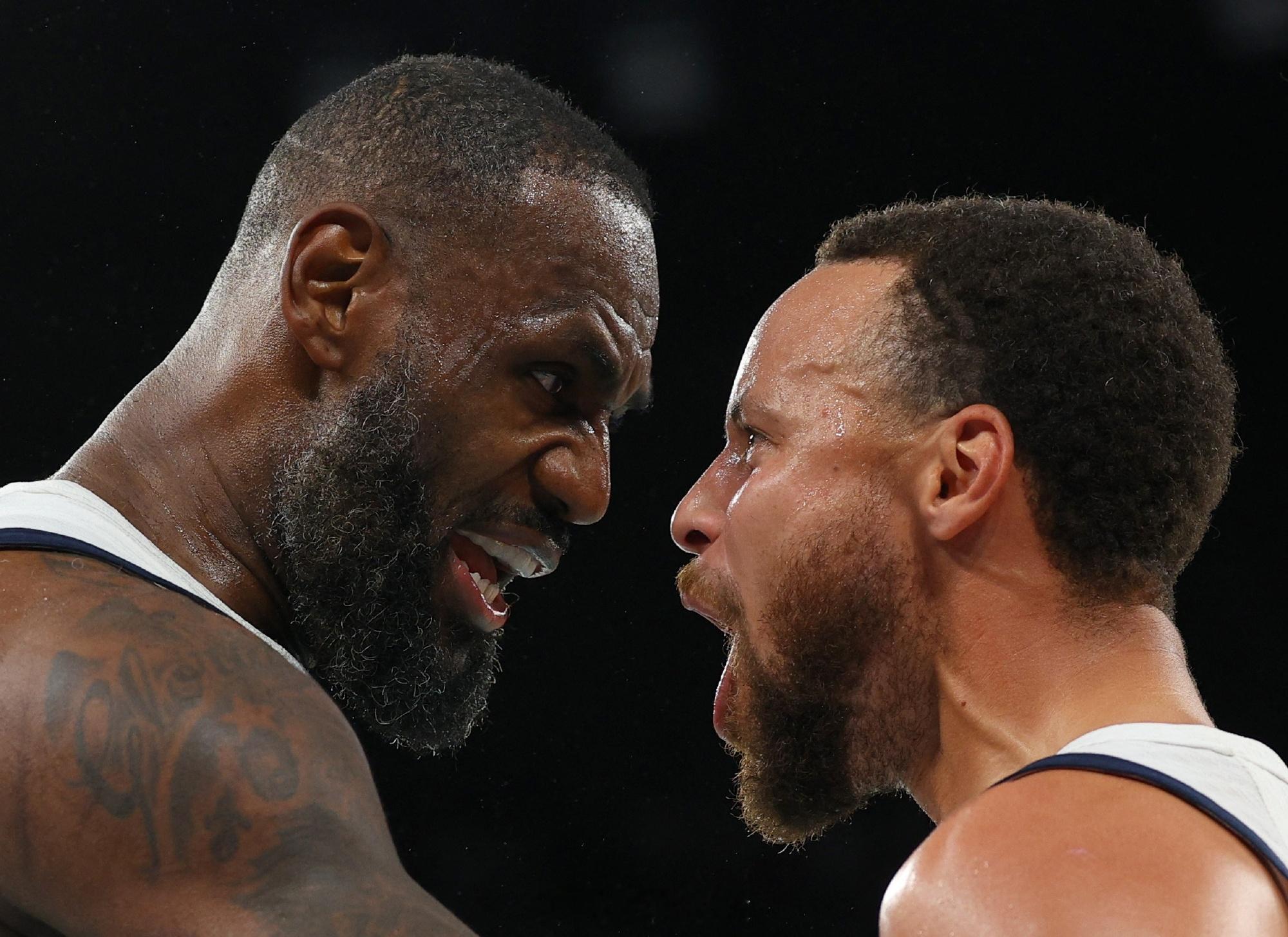 费尔顿：我想看库里和老詹一起打球  近日，前NBA球员雷蒙德·费尔顿在...