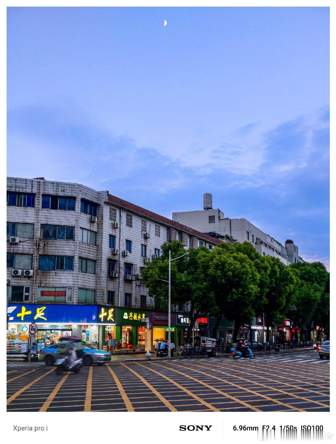 享受傍晚的时光#索尼A6000[超话]##xperia pro-i##索尼a6300[超话]##索尼A6000[超话]# ​