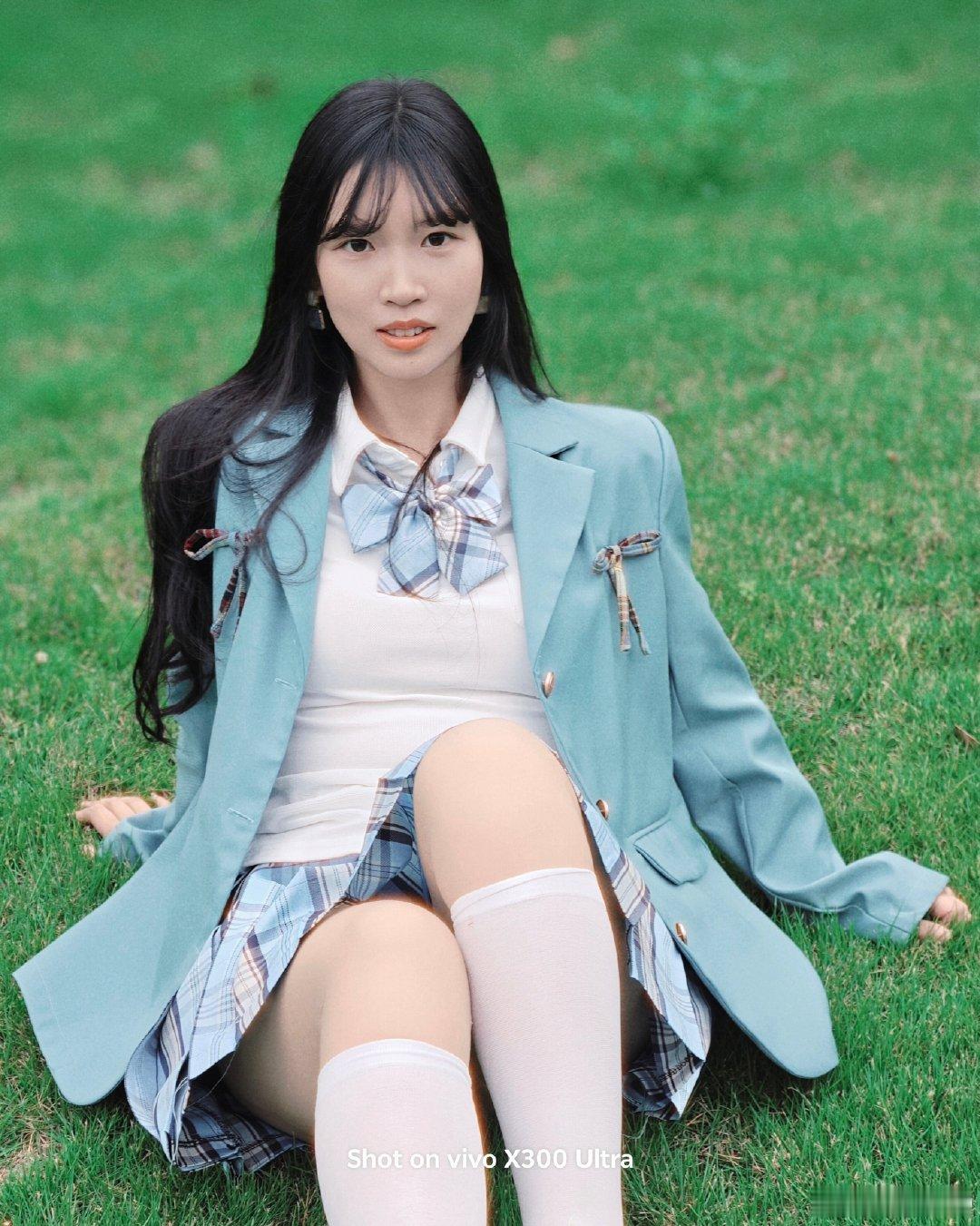 #vivo[超话]# 昨天出门拍了一个下午，好累😫但是出片啦，又让我发现一个vivo X300 Ultra 的宝藏滤镜“追光”，前面好像说了。不过这个滤镜真的好好用，小姐姐都说拍得很漂亮！#随手拍##手机摄影##怎么越来越多人用vivo了# ​