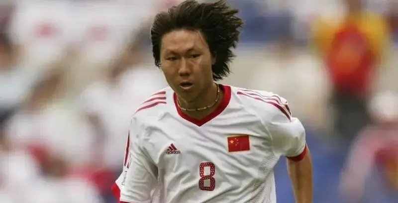 国足上次战胜新西兰是26年前（1-0），当时为国足打进制胜球的是他

#中国vs新西兰##国足vs新西兰##国足[超话]# ​