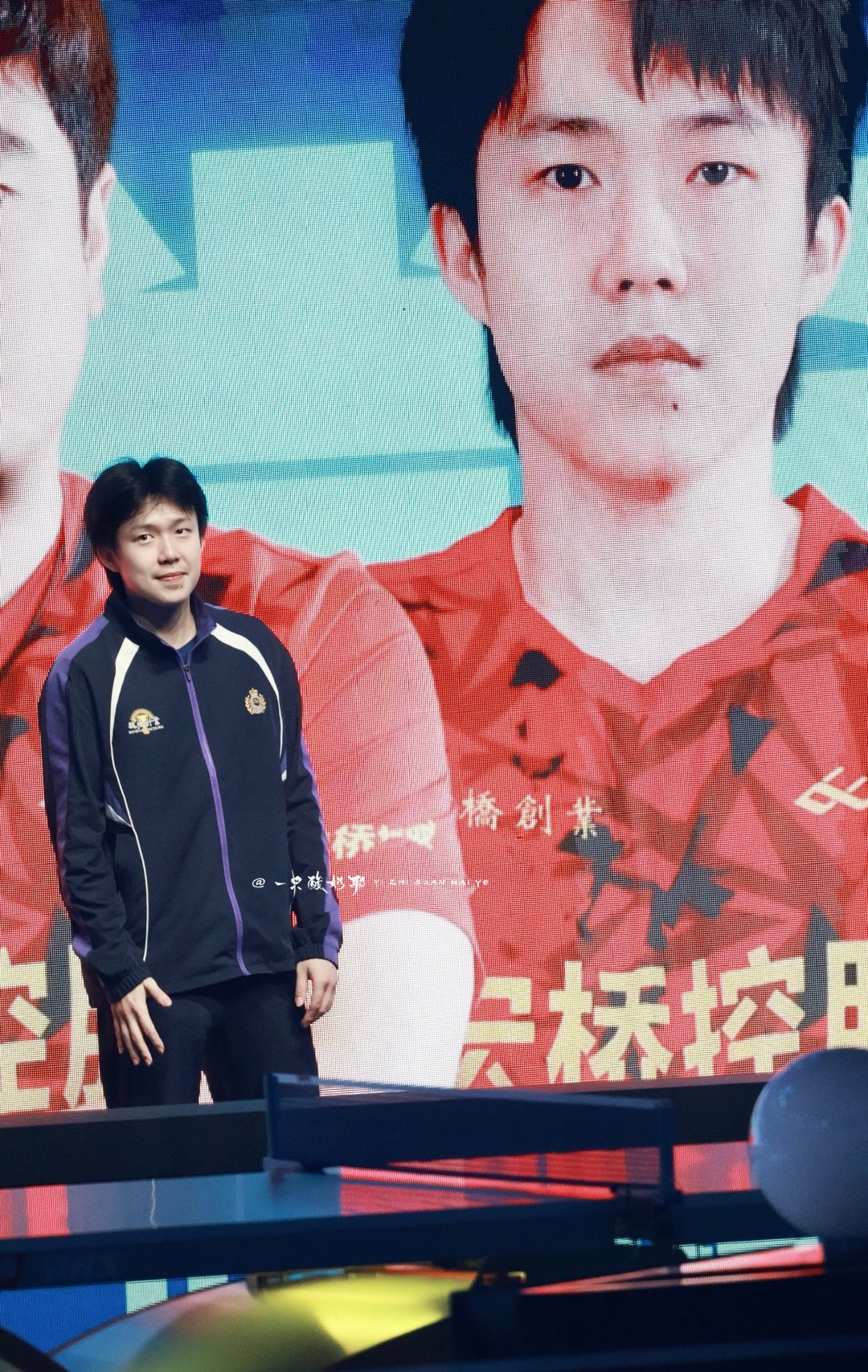 “大家好 前面这个萌萌的是我 后面那个酷酷的也是我”[比耶]

#王楚钦# ​