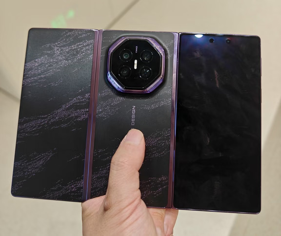 华为Mate XT 2三折叠上手!说4点真实感受