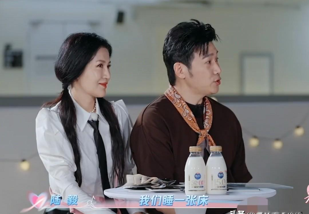 陆毅一句“50岁还挤一张床”，把夫妻睡觉这件私事推上热搜。 我结婚第十...