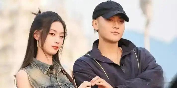 徐艺洋深夜直播红着眼眶掉眼泪，直言家丑不可外扬这事半毛钱都不沾边，弹幕瞬间就炸了，所有人都在追问黄子韬 ​