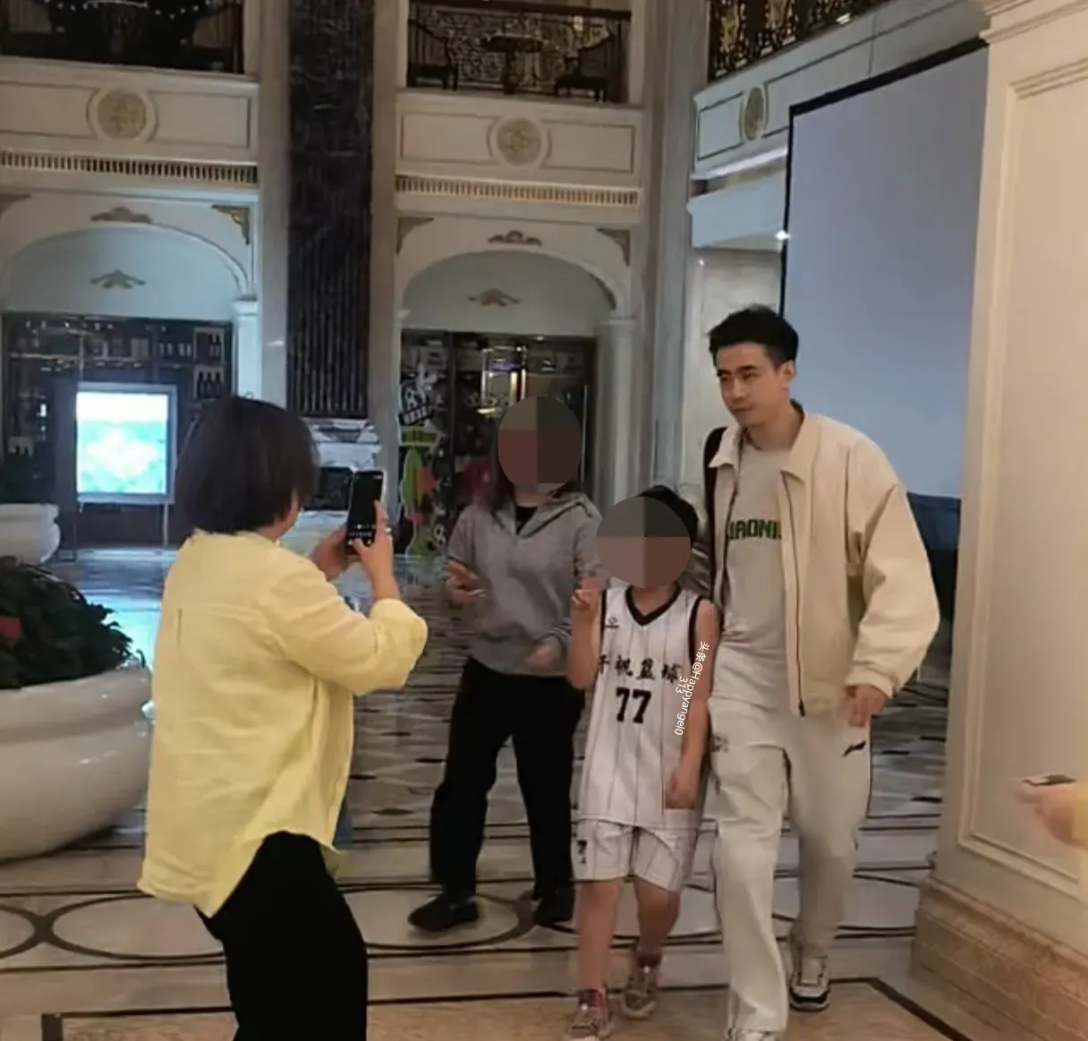 今日辽宁男篮将返回沈阳，本赛季常规赛已经结束，接下来5-12名的附加赛...