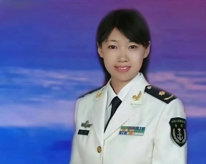 致敬最美科学家！她连续在办公室睡了五个月，成功研制出了美国航母的克星，她就是令美国胆寒的女科学家杨屹！致敬！[心][鲜花] ​​​