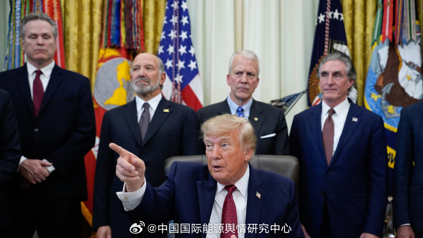【特朗普力推阿拉斯加LNG，韩国为何踩下刹车】特朗普希望韩国参与阿拉斯加液化天然气项目，并将其纳入韩国对美2000亿美元投资计划，但韩国方面态度谨慎。韩国总统李在明表示，是否参与取决于项目的财务可行性和法律合规性。该项目计划通过约800英里管道，将阿拉斯加北坡天然气输送到南部尼基斯基的液化 ​