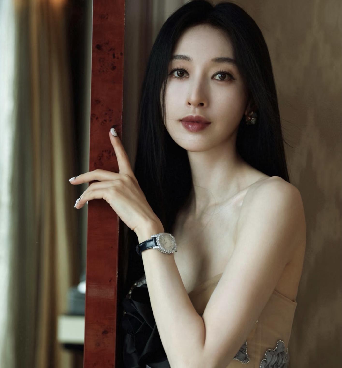 果然三观跟着五官走，  看了《枭起青壤》，  你们有没有发现张俪演的这...