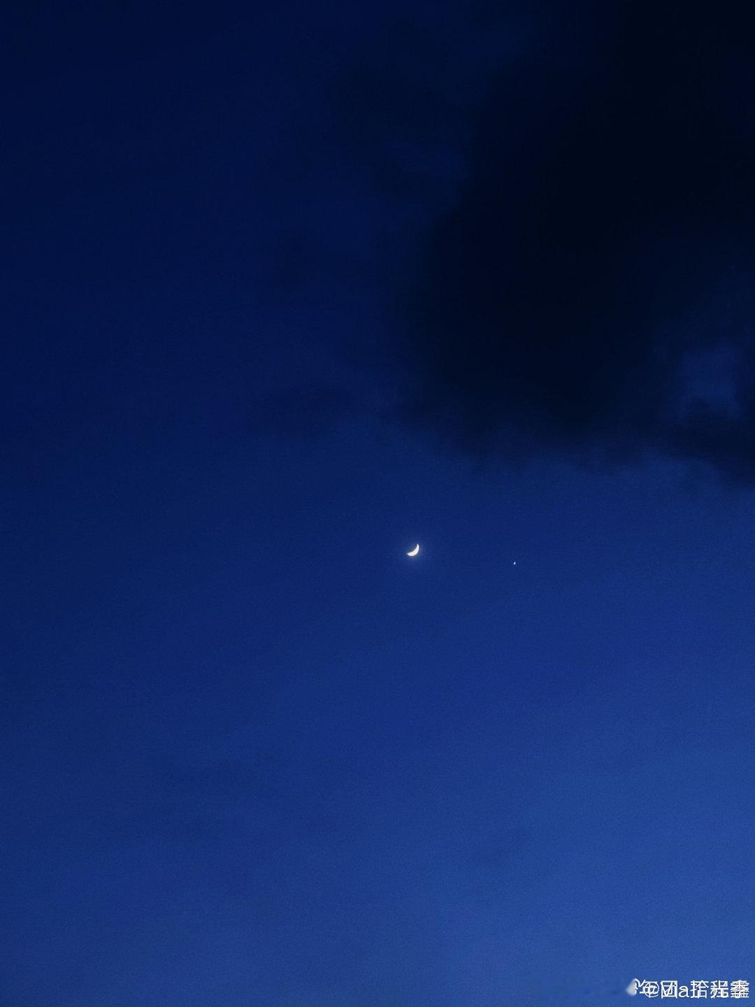 #丁程鑫[超话]# ✨#丁程鑫 我们是彼此的星星和月亮# ✨#丁程鑫我爱你# ✨#丁程鑫 双向奔赴的爱# ✨

你和星星一样惹人心动

​