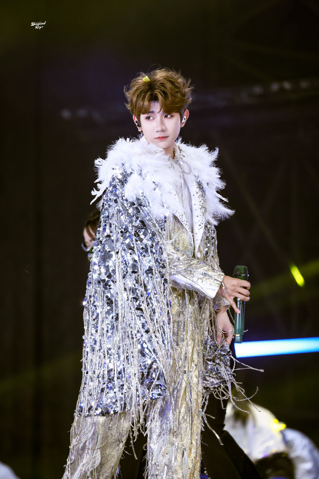 #王源[超话]##王源宇宙超级无敌大大狂欢巡演##共绘王源的狂欢轨迹##王源南京上座率夯爆了# 
260823📍南京

写一封长信给你，告诉你你是如何为我创造又一个不可战胜的夏天。
​