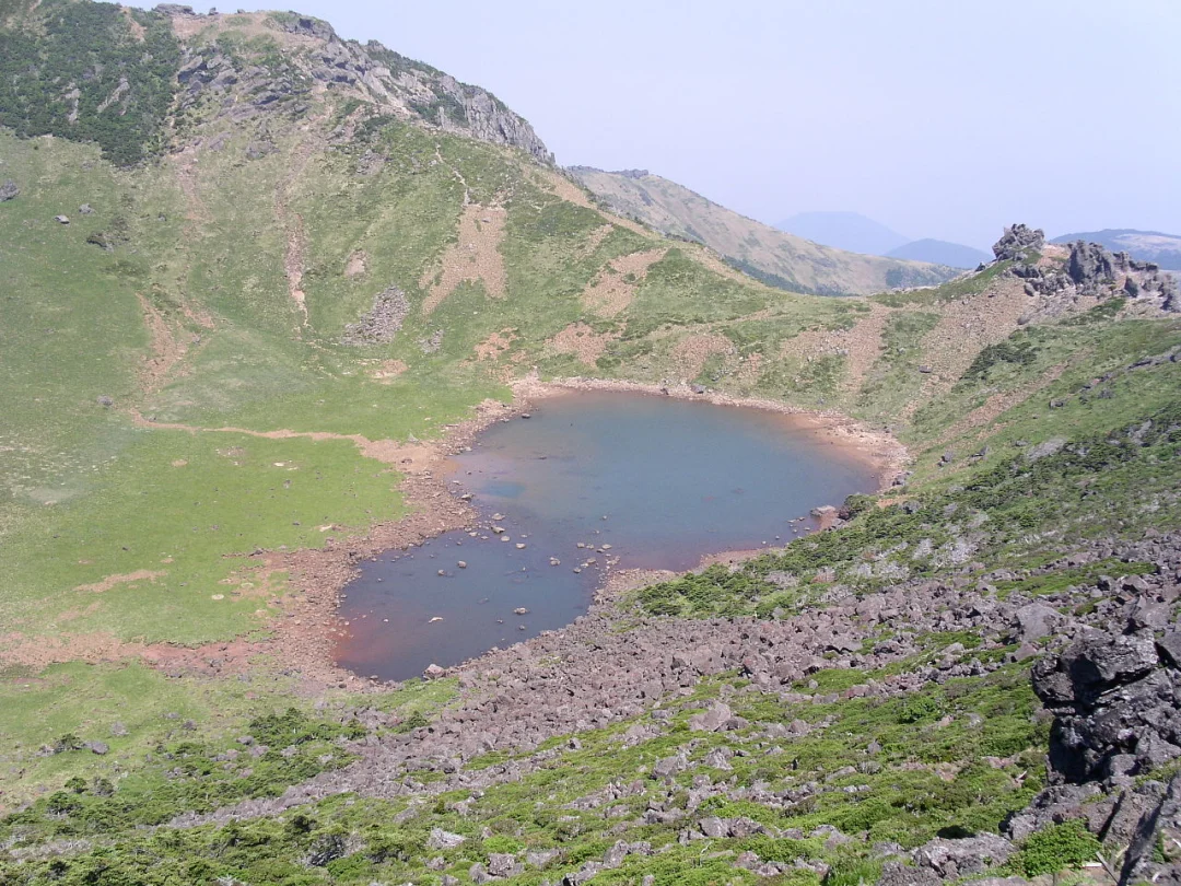 韩国是一个少湖的国家，最大的湖只有这么大
